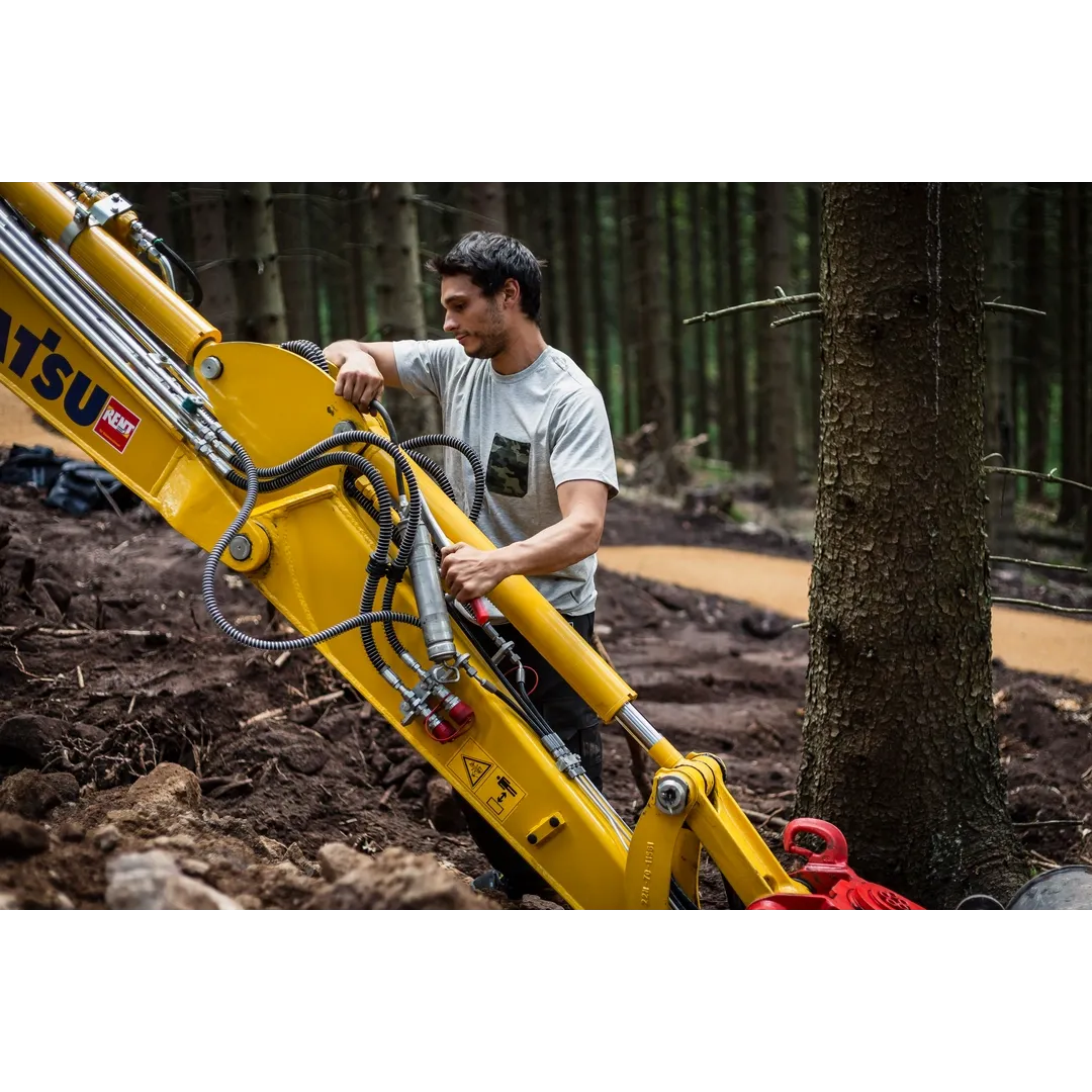 Helly Hansen Work Wear - Oberhof_HH_Matthias_Schwarz_Schneestern-1766 - Summer 2021-Action-Tradesman
