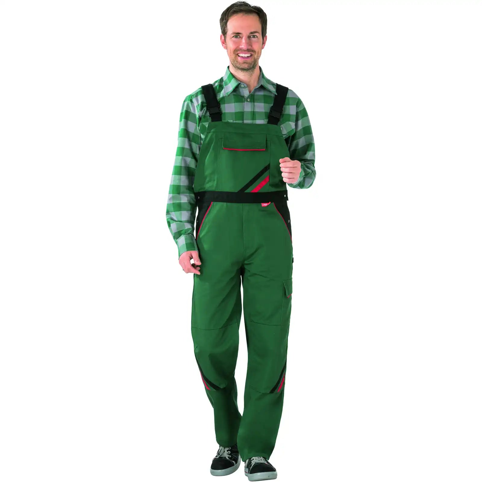 Planam Highline Latzhose grün/schwarz/rot 102 grün/schwarz/rot - Produktbild mit Model