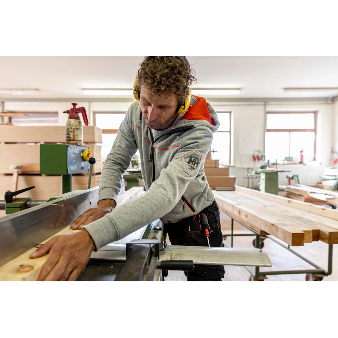 Helly Hansen Work Wear - helly_hansen_workwear_9_19_julian_bueckers_high_res_3 - Summer 2020-Tradesmen