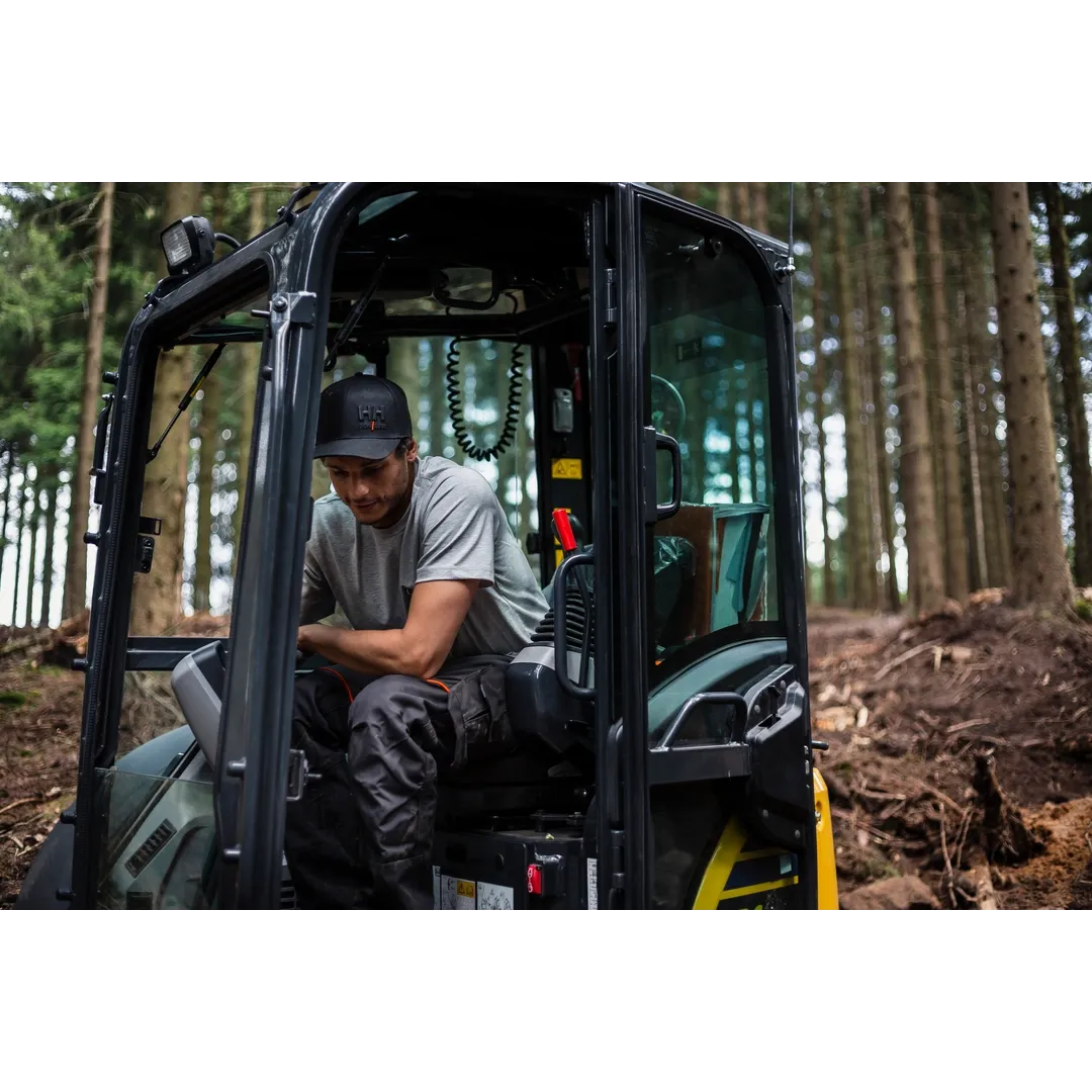 Helly Hansen Work Wear - Oberhof_HH_Matthias_Schwarz_Schneestern-1809 - Tradesman-Summer 2021-Action