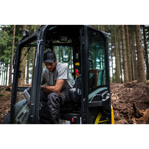 Helly Hansen Work Wear - Oberhof_HH_Matthias_Schwarz_Schneestern-1809 - Tradesman-Summer 2021-Action
