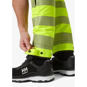 Helly Hansen Work Wear - 77499_369_feature3 - Onbody-W23-Winter 2023-FW23-ICU-Hivis-Hi-Vis