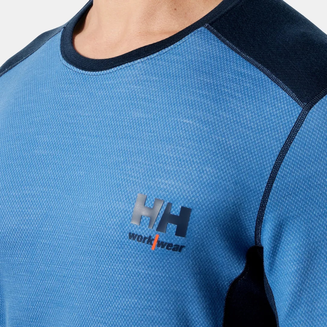 Helly Hansen Work Wear - 75106_595_feature2 - Onbody-W25-Winter 2025-FW25-Baselayer