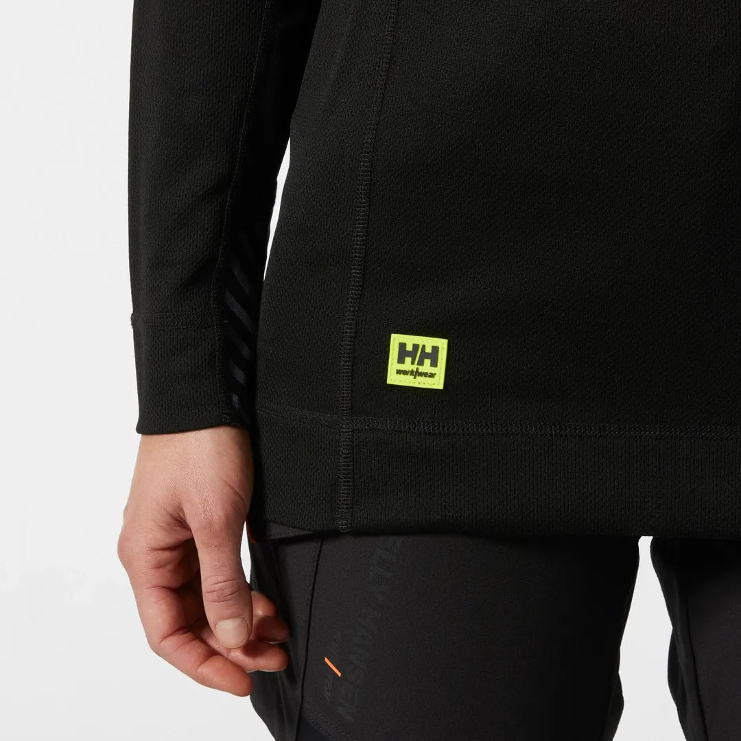 Helly Hansen Work Wear - 75105_990_feature1 - Onbody-W25-Winter 2025-FW25-Baselayer