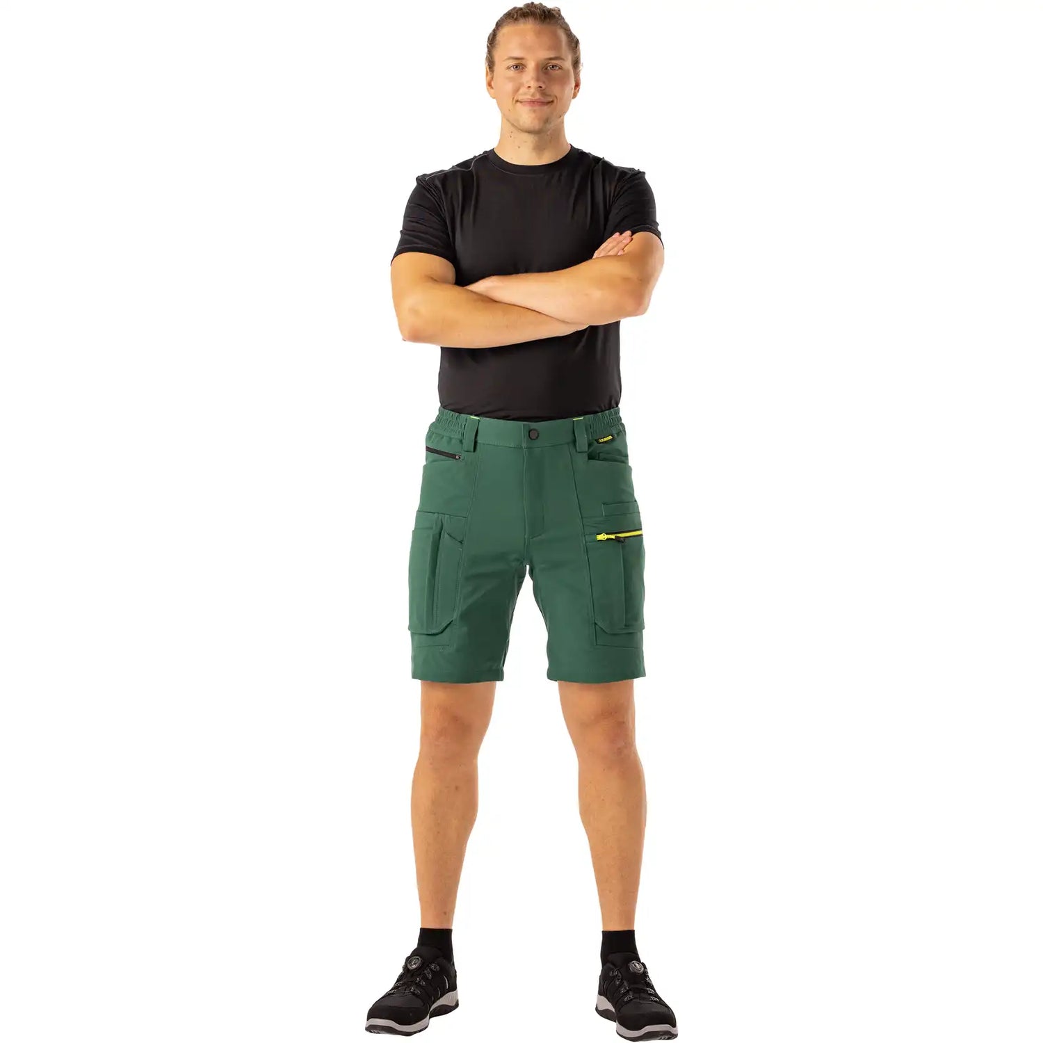 Planam rECOline Shorts grün             XS grün - Produktbild mit Model