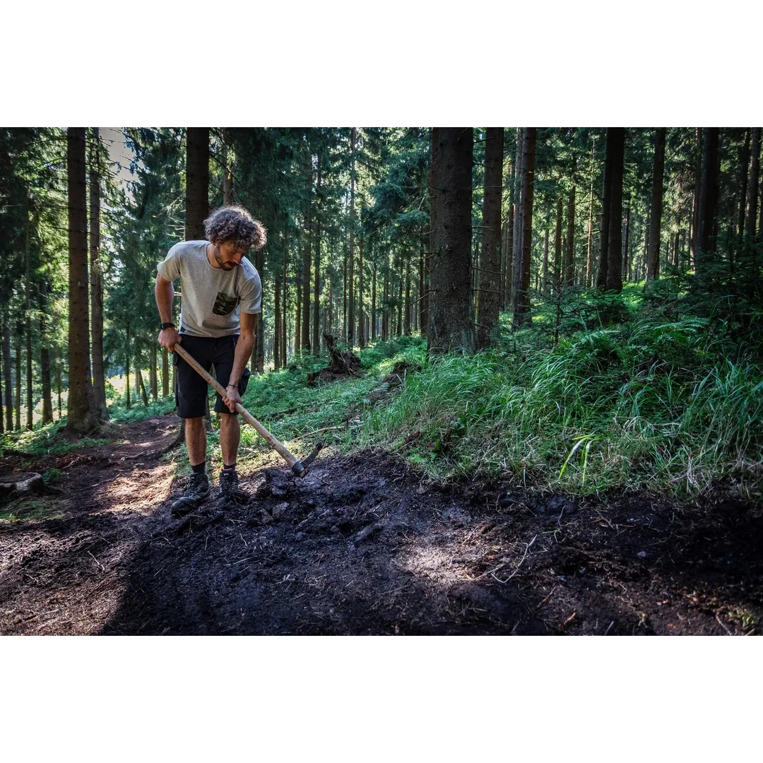 Helly Hansen Work Wear - Oberhof_HH_Matthias_Schwarz_Schneestern-1133 - Summer 2021-Action-Tradesman