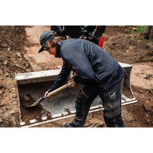Helly Hansen Work Wear - Oberhof_HH_Matthias_Schwarz_Schneestern-1709x - Summer 2021-Action-Tradesman