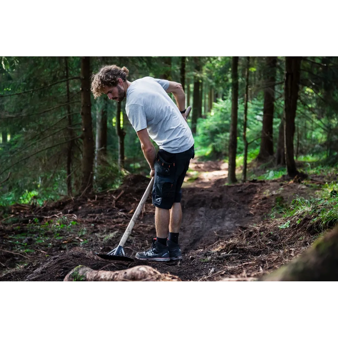Helly Hansen Work Wear - Oberhof_HH_Matthias_Schwarz_Schneestern-1060 - Summer 2021-Action-Tradesman
