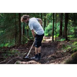 Helly Hansen Work Wear - Oberhof_HH_Matthias_Schwarz_Schneestern-1060 - Summer 2021-Action-Tradesman