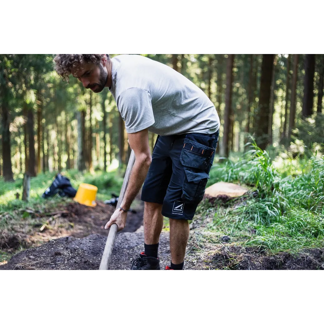 Helly Hansen Work Wear - Oberhof_HH_Matthias_Schwarz_Schneestern-1098 - Summer 2021-Action-Tradesman