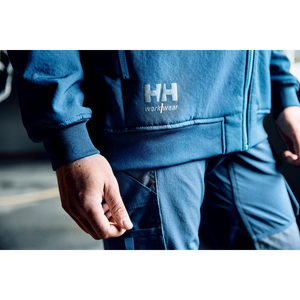 Helly Hansen Work Wear - Men Outfit 3_216 - Trades-Oxford-W24-Winter 2024-Action