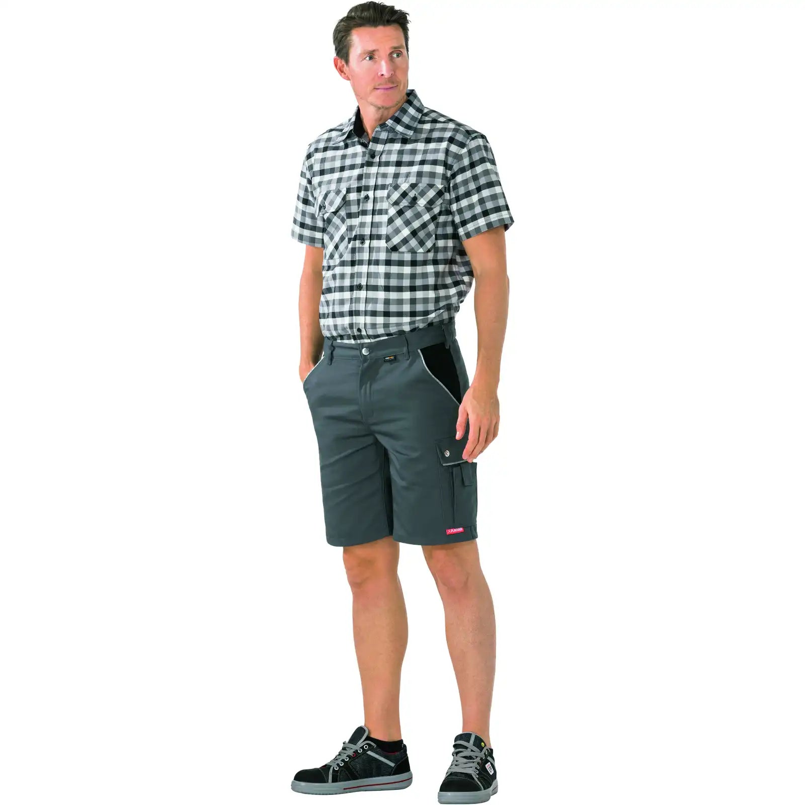 Planam Canvas 320 Shorts grau/schwarz S grau/schwarz - Produktbild mit Model