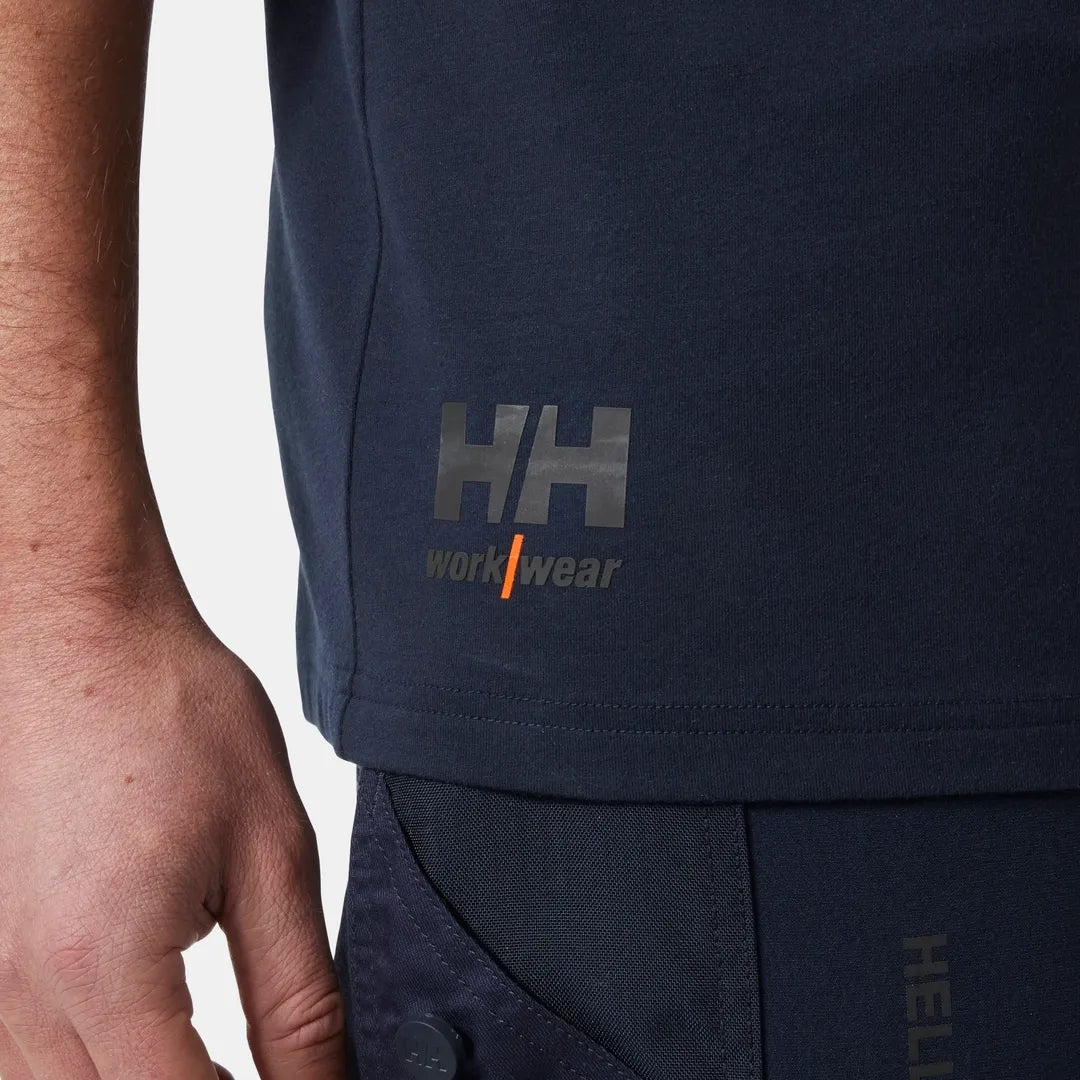 Helly Hansen Work Wear - 79198_590_feature1 - Onbody-W25-Winter 2025-FW25-Fundementals-Chelsea Evo