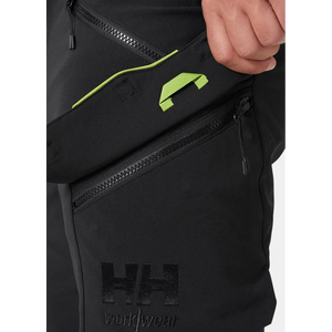 Helly Hansen Work Wear - 77566_990_feature2 - Onbody-Tradesmen-S24-Summer 2024