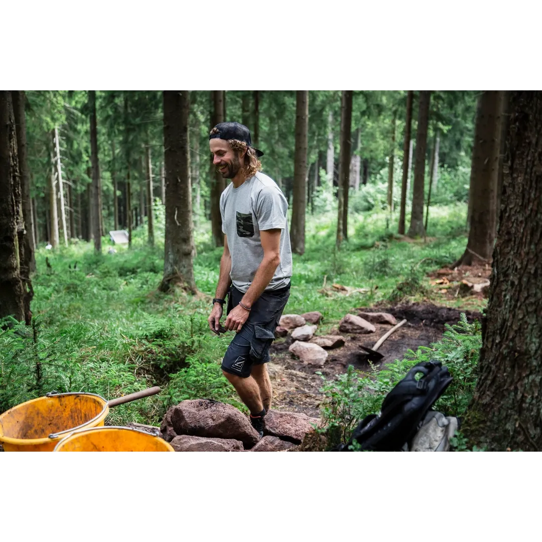 Helly Hansen Work Wear - Oberhof_HH_Matthias_Schwarz_Schneestern-1267 - Summer 2021-Action-Tradesman