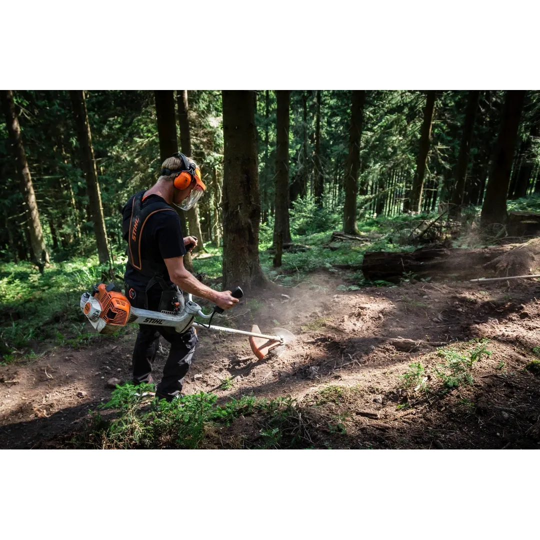 Helly Hansen Work Wear - Oberhof_HH_Matthias_Schwarz_Schneestern-1446 - Summer 2021-Action-Tradesman