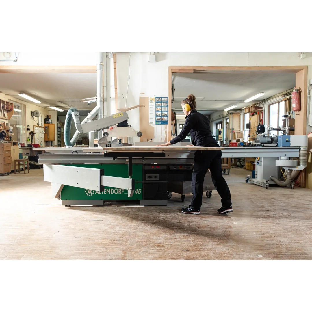 Helly Hansen Work Wear - helly_hansen_workwear_9_19_julian_bueckers_high_res_23 - Summer 2020-Tradesmen-Action-woman-Womens