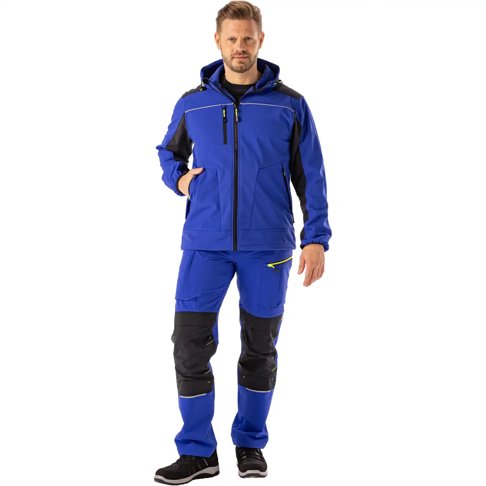 Planam rECOline Softshelljacke kornblumenblau/schwarz XS kornblumenblau/schwarz - Produktbild mit Model