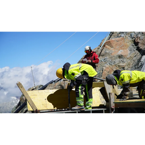 Helly Hansen Work Wear - DSC06431 - Partner-Winter 2017-Action-Air Zermatt