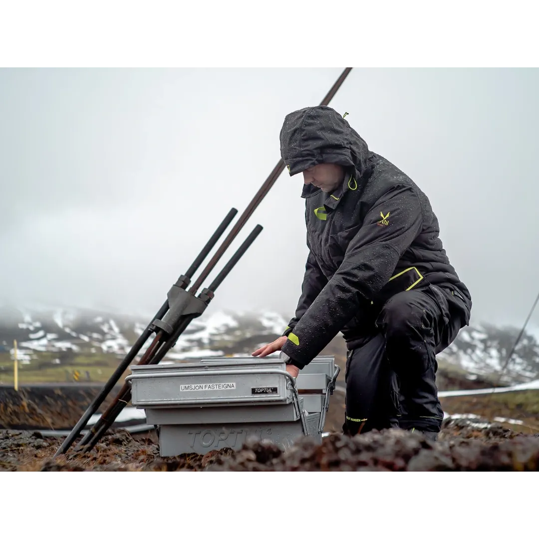 Helly Hansen Work Wear - DSC01932 - Winter 2020-Action-Tradesmen