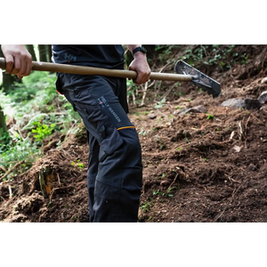 Helly Hansen Work Wear - Oberhof_HH_Matthias_Schwarz_Schneestern-1333 - Summer 2021-Action-Tradesman