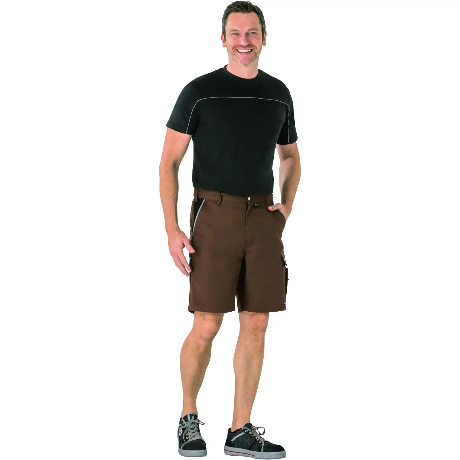 Planam Canvas 320 Shorts braun/schwarz S braun/schwarz - Produktbild mit Model