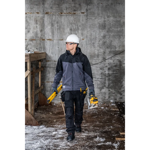 Helly Hansen Work Wear - Overbeck_Workwear-006 - Winter 2021-Action-Tradesmen
