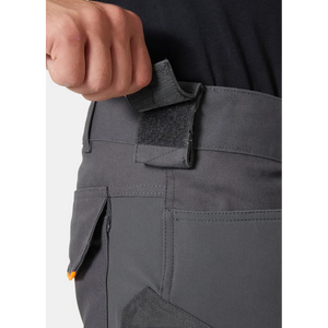 Helly Hansen Work Wear - 77446_970_feature1 - Onbody-Trades-S24-Summer 2024-Tradesmen