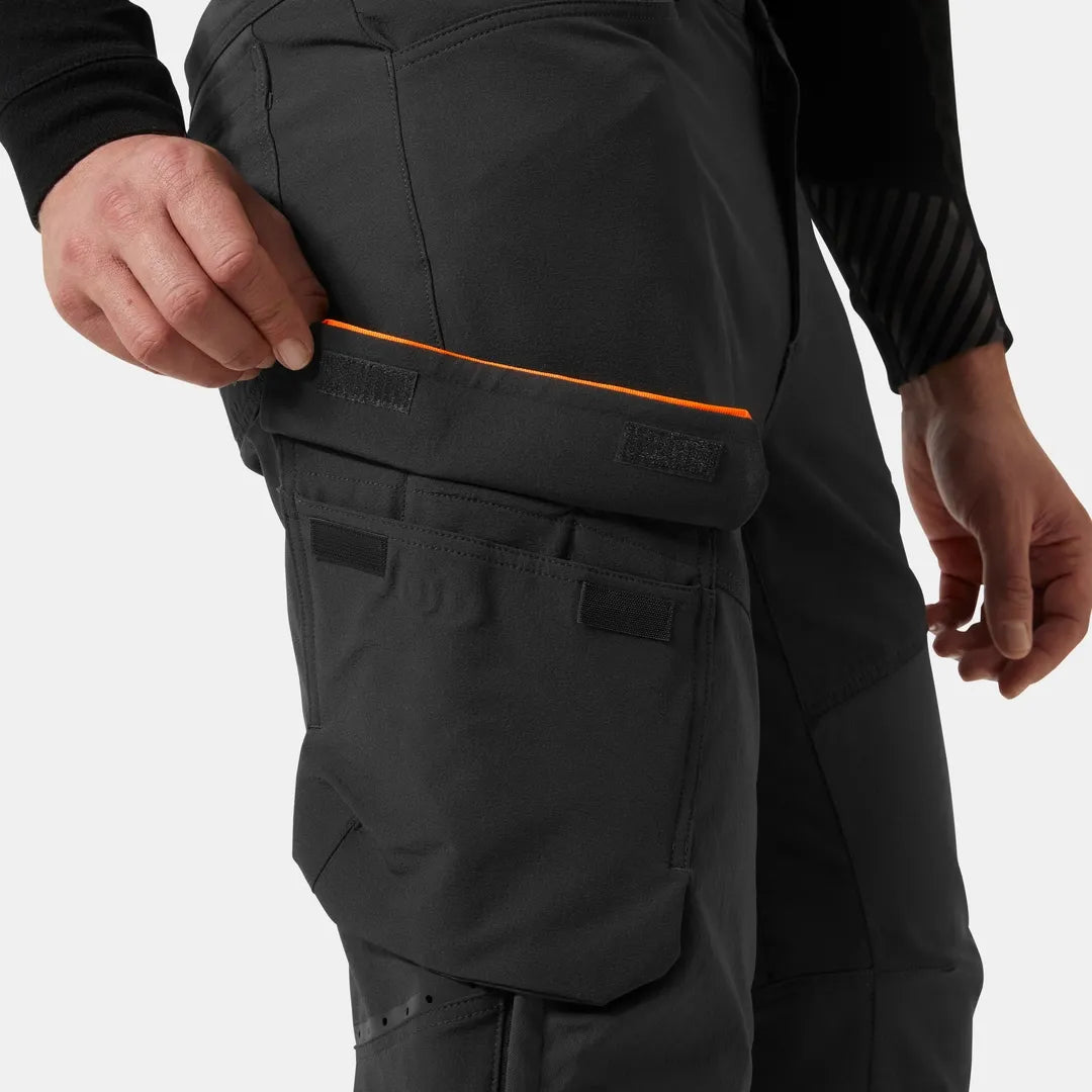 Helly Hansen Work Wear - 77501_269_feature4 - Onbody-W25-Winter 2025-FW25-ICU-Hivis