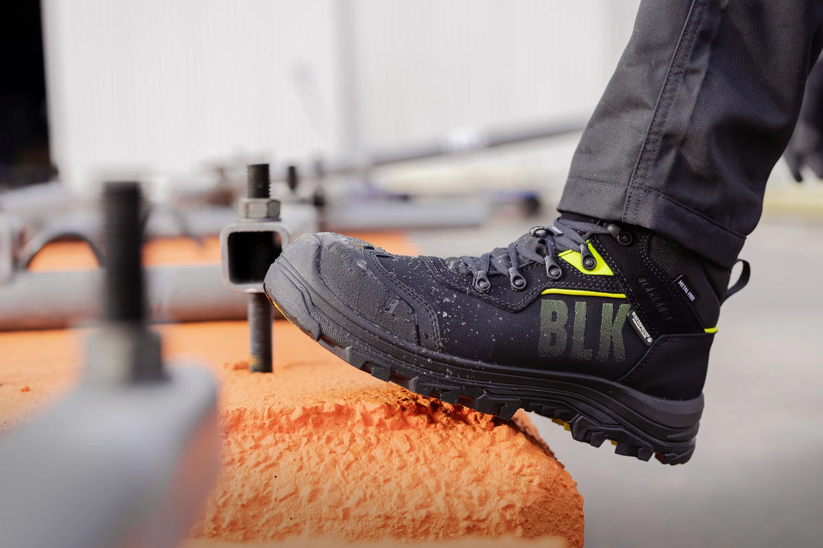 Blåkläder safety boot on a building site