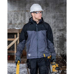 Helly Hansen Work Wear - Overbeck_Workwear-005 - Winter 2021-Action-Tradesmen