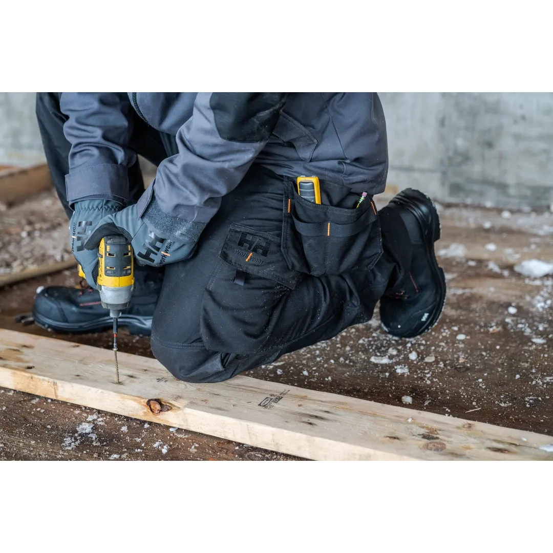 Helly Hansen Work Wear - Overbeck_Workwear-007 - Winter 2021-Action-Tradesmen