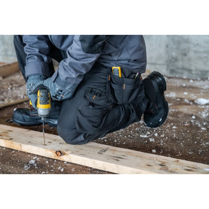 Helly Hansen Work Wear - Overbeck_Workwear-007 - Winter 2021-Action-Tradesmen