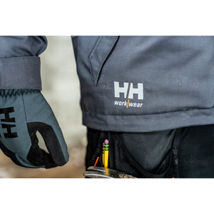 Helly Hansen Work Wear - Overbeck_Workwear-012 - Winter 2021-Action-Tradesmen