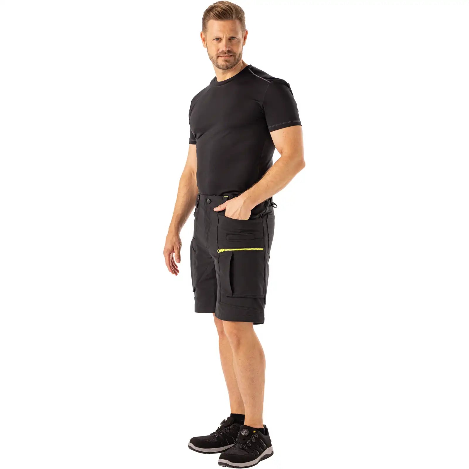 Planam rECOline Shorts schwarz          XS schwarz - Produktbild mit Model