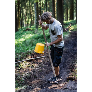 Helly Hansen Work Wear - Oberhof_HH_Matthias_Schwarz_Schneestern-1105-2 - Summer 2021-Action-Tradesman