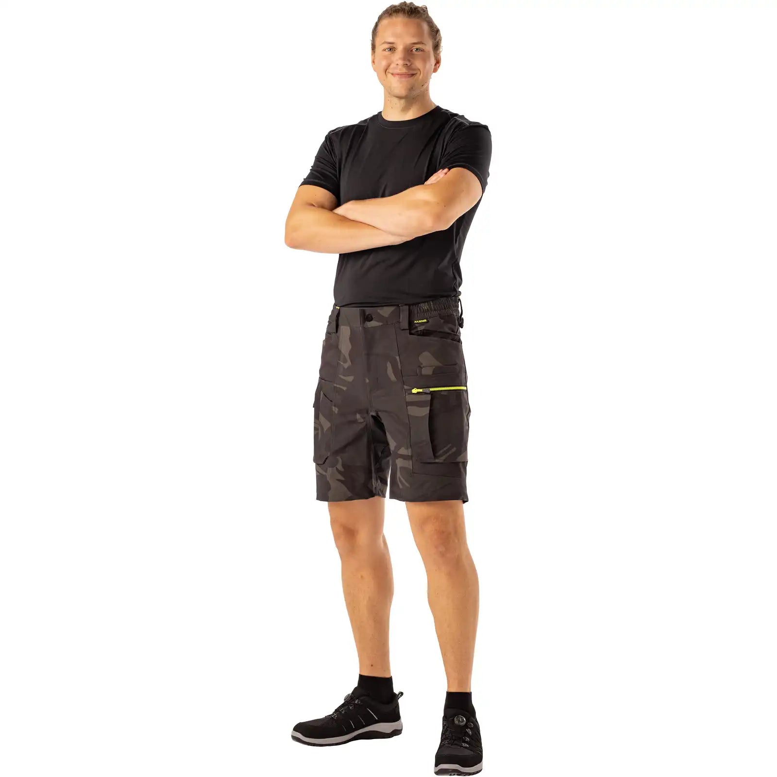 Planam rECOline Shorts camouflage       XS camouflage - Produktbild mit Model