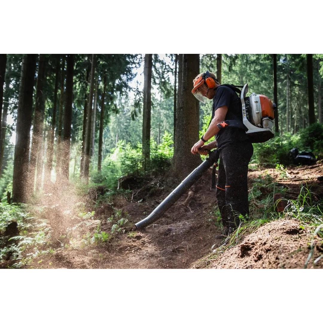 Helly Hansen Work Wear - Oberhof_HH_Matthias_Schwarz_Schneestern-1398 - Summer 2021-Action-Tradesman