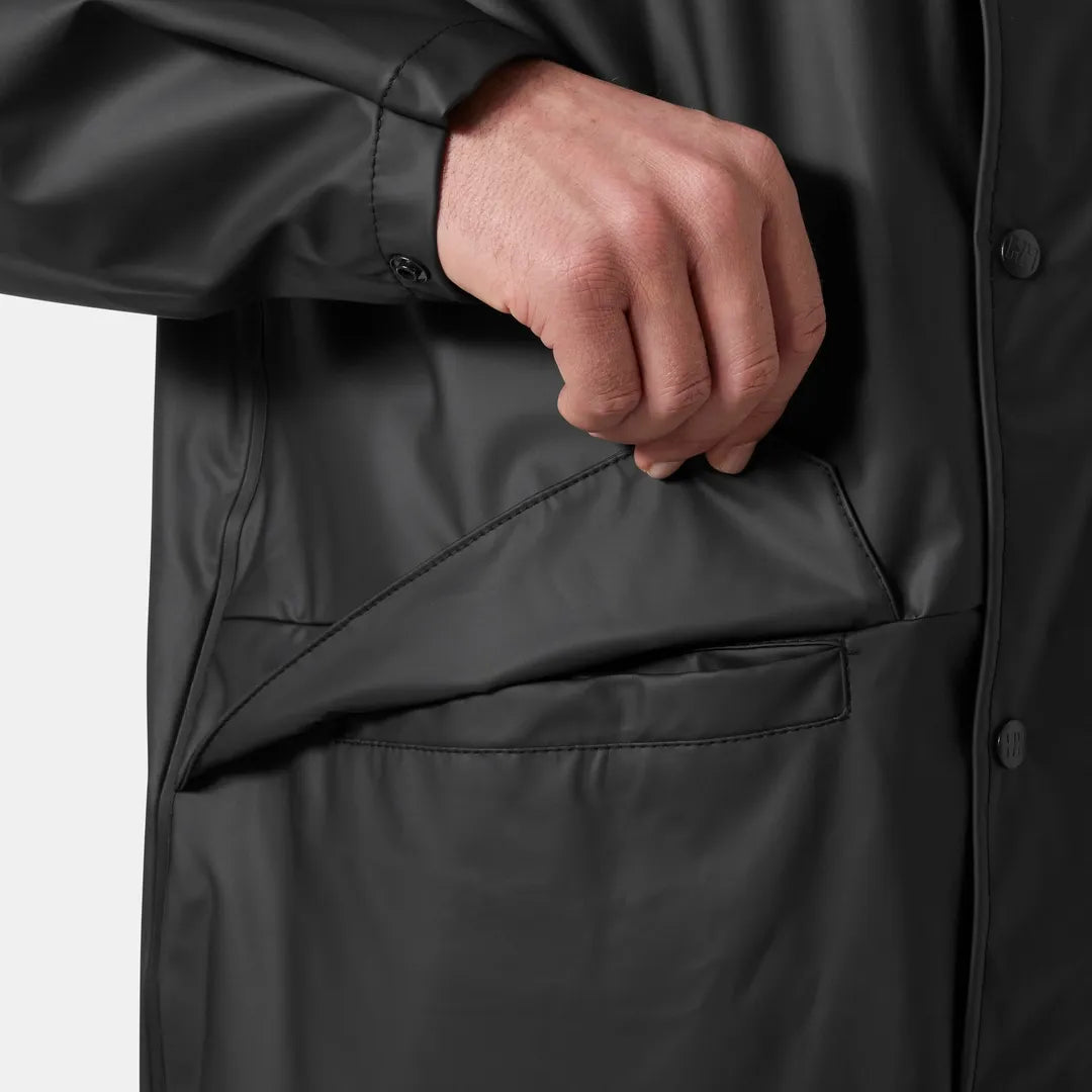 Helly Hansen Work Wear - 70186_990_feature3 - Onbody-W25-Winter 2025-FW25-Rainwear-Voss