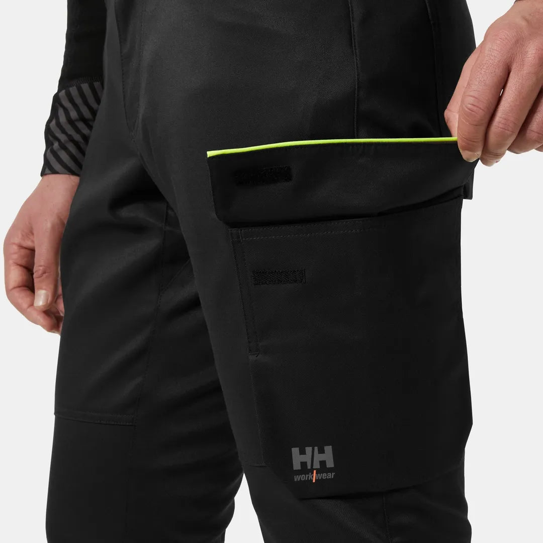 Helly Hansen Work Wear - 77515_369_feature2 - Onbody-W25-Winter 2025-FW25-Hivis-UC-ME