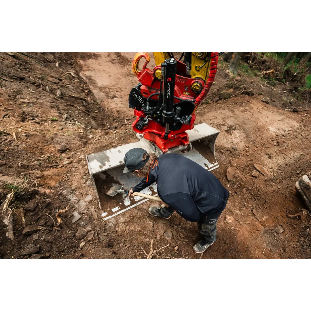 Helly Hansen Work Wear - Oberhof_HH_Matthias_Schwarz_Schneestern-1705x - Summer 2021-Action-Tradesman