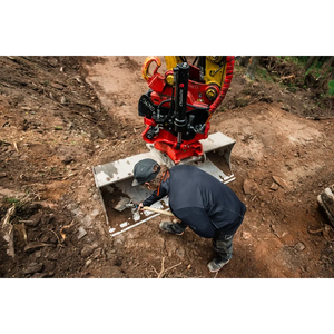Helly Hansen Work Wear - Oberhof_HH_Matthias_Schwarz_Schneestern-1705x - Summer 2021-Action-Tradesman
