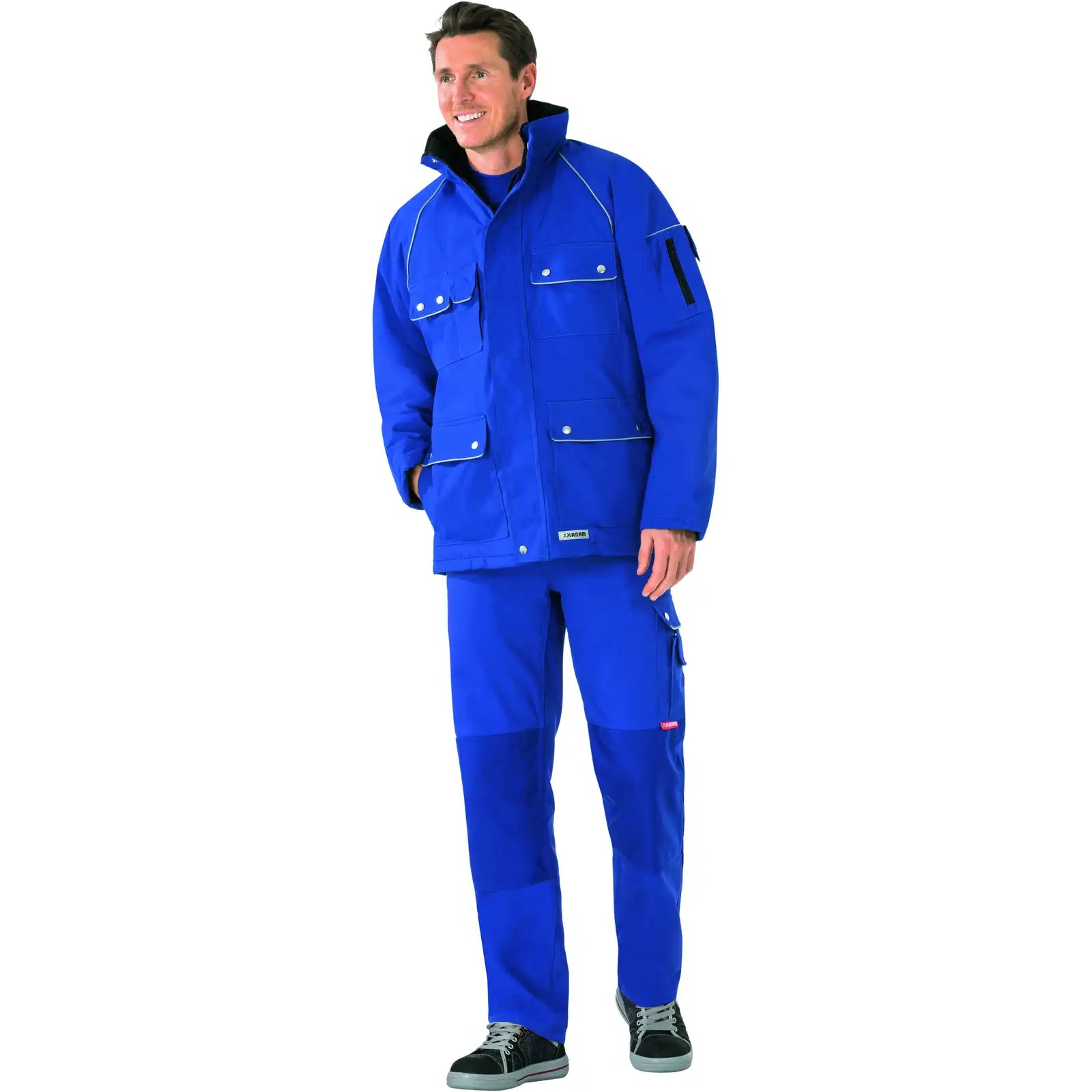 Planam Canvas 320 Winterparka kornblumenblau/kornblumenblau 4XL kornblumenblau/kornblumenblau - Produktbild mit Model