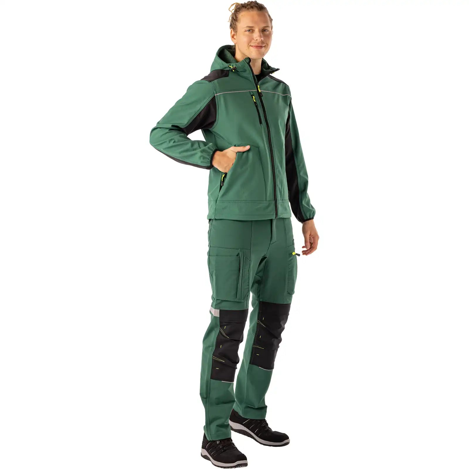 Planam rECOline Softshelljacke grün/schwarz     XS grün/schwarz - Produktbild mit Model