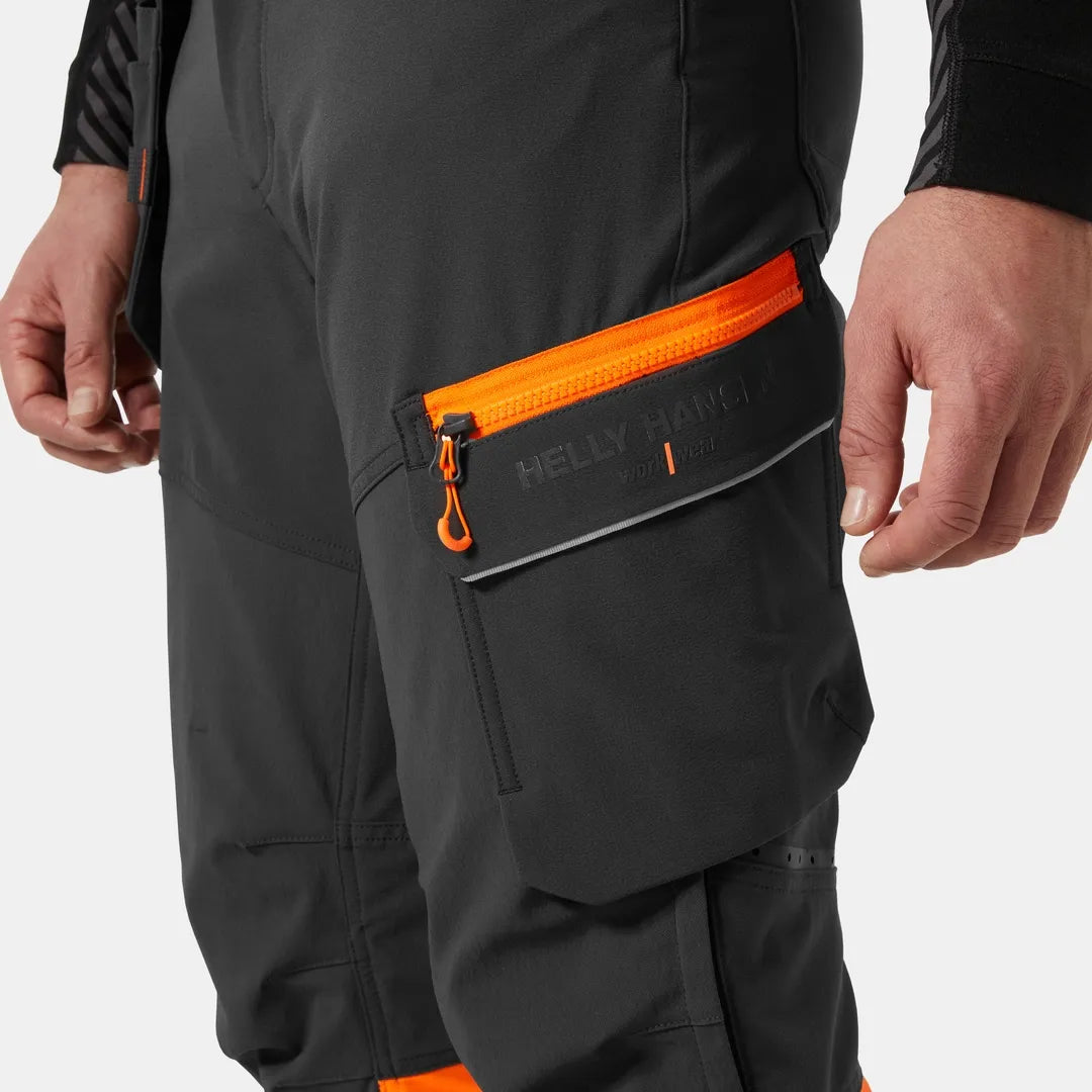 Helly Hansen Work Wear - 77500_269_feature3 - Onbody-W25-Winter 2025-FW25-ICU-Hivis