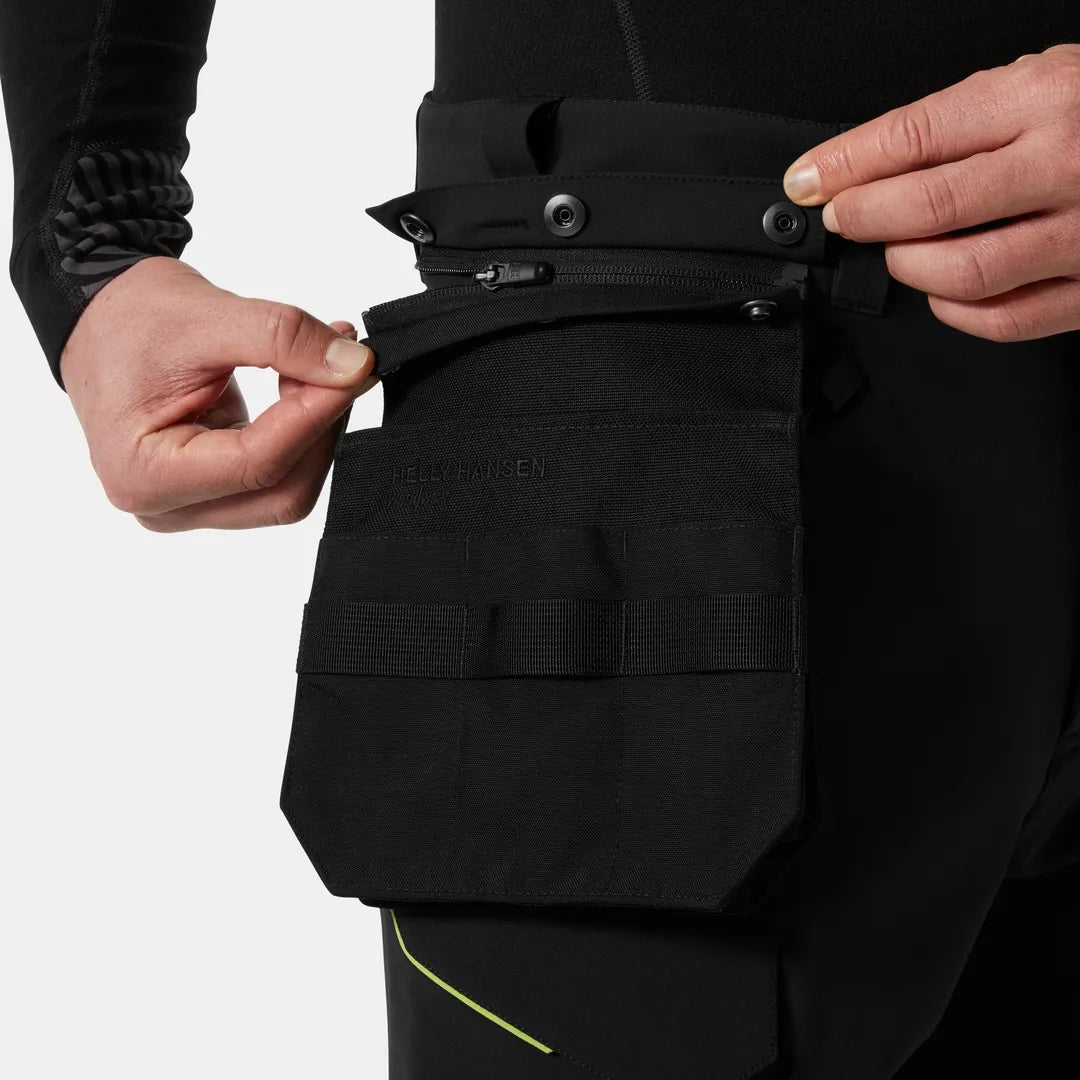 Helly Hansen Work Wear - 77566_990_feature1 - Onbody-W25-Winter 2025-FW25-Trades-Magni Evo