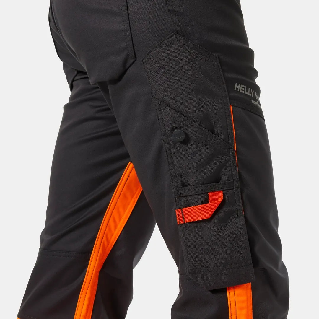 Helly Hansen Work Wear - 77422_269_feature3 - Onbody-W25-Winter 2025-FW25-Hivis-Alna