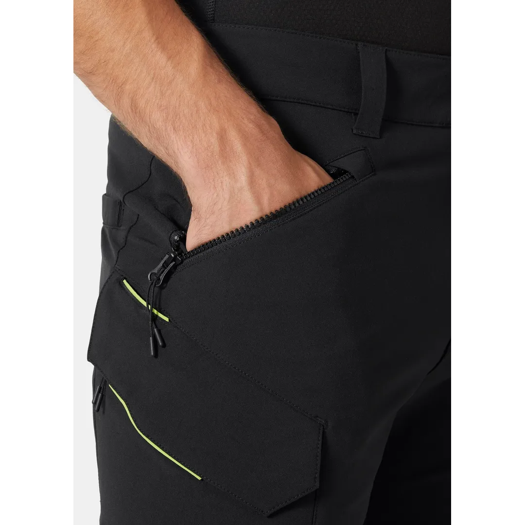 Helly Hansen Work Wear - 77566_990_feature3 - Onbody-Tradesmen-S24-Summer 2024