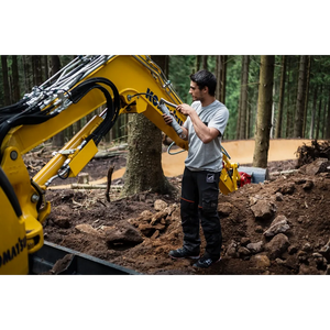 Helly Hansen Work Wear - Oberhof_HH_Matthias_Schwarz_Schneestern-1775 - Summer 2021-Action-Tradesman