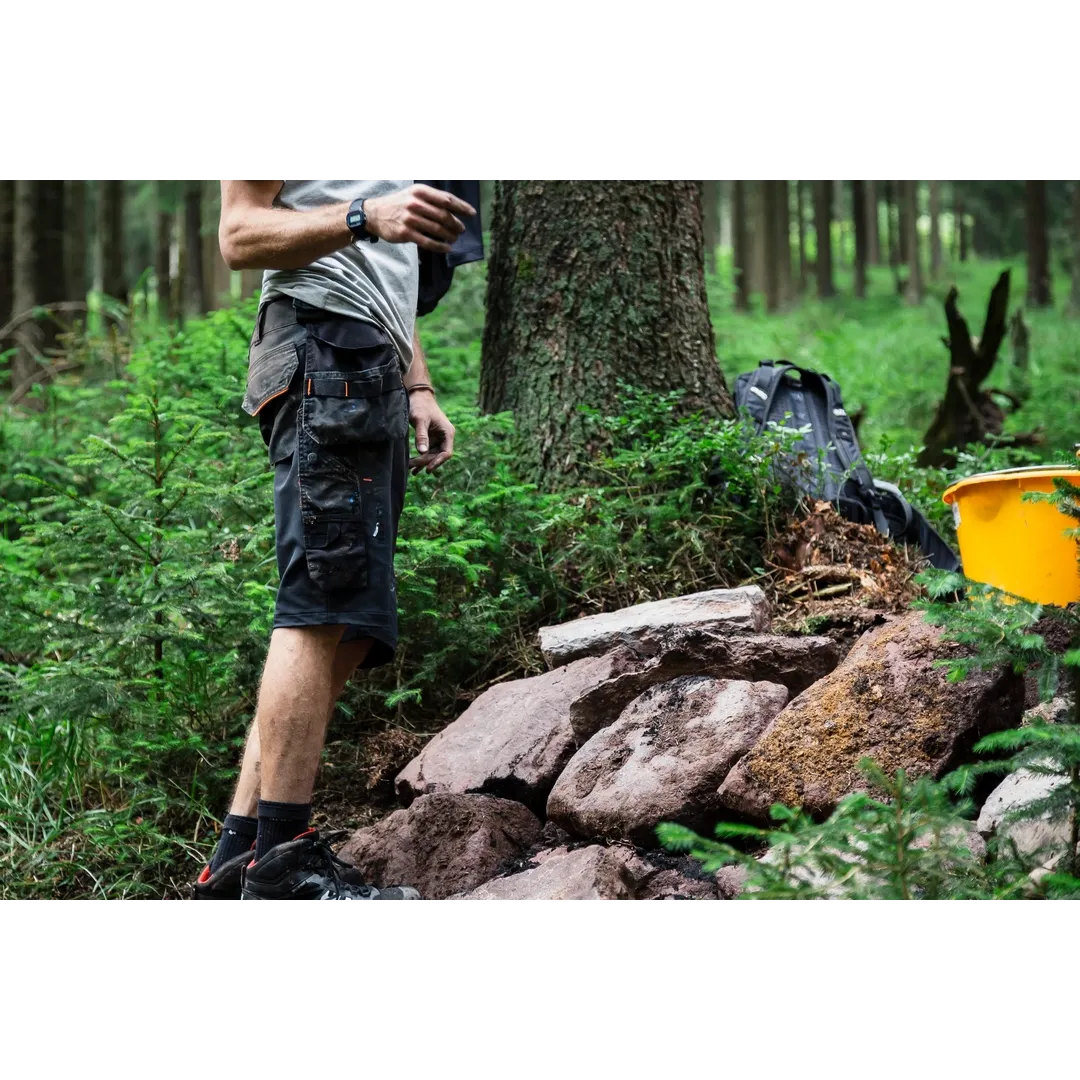 Helly Hansen Work Wear - Oberhof_HH_Matthias_Schwarz_Schneestern-1308 - Summer 2021-Action-Tradesman